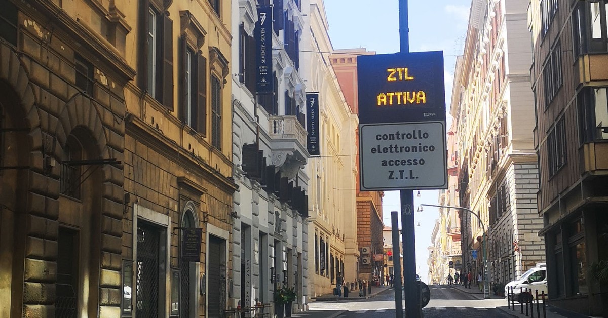ZTL, Italia fuori scala in Europa: oltre metà delle limitazioni è nelle nostre città