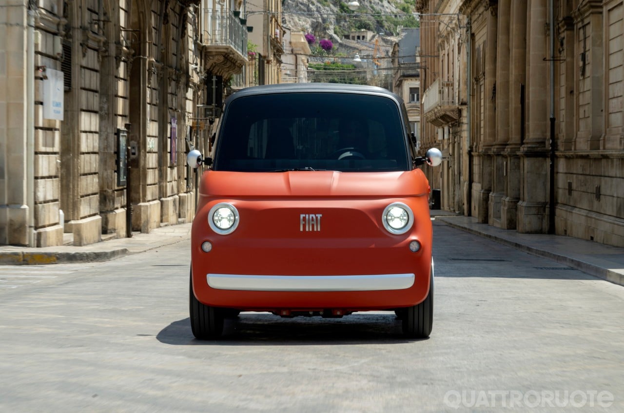 Fiat Topolino Corallo, arriva la nuova versione con colore esclusivo e display più grande