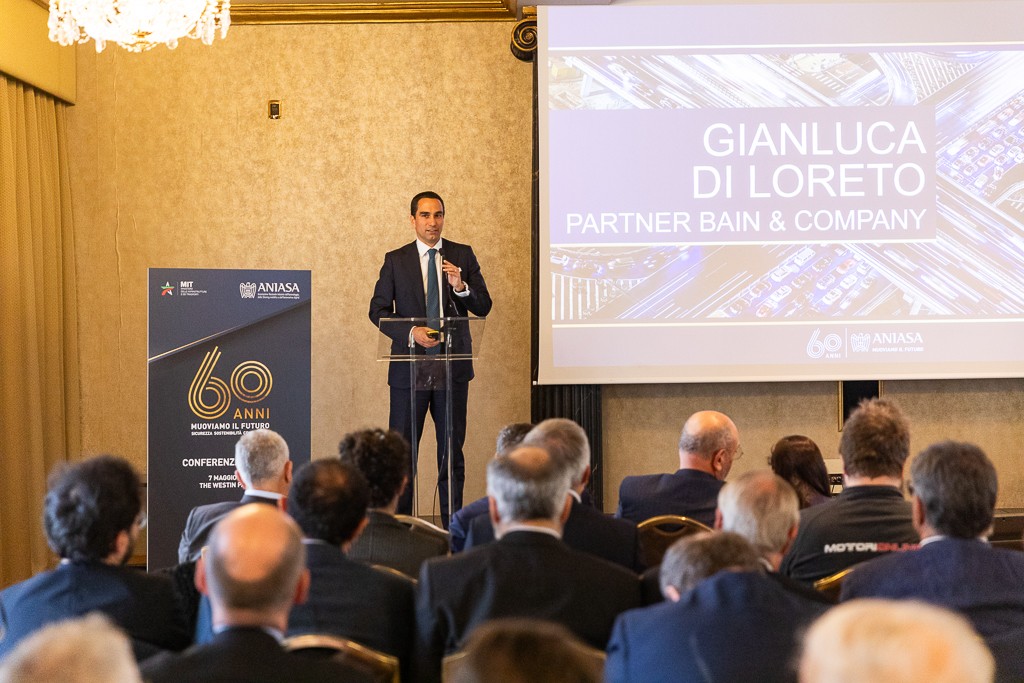 Europa giù fino al 2030, ma anche la Cina rallenta 