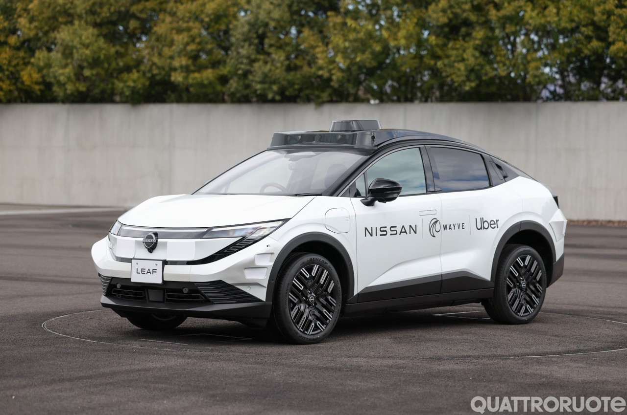 Nissan, Wayve e Uber lanciano i robotaxi a Tokyo: Leaf autonome dal 2026