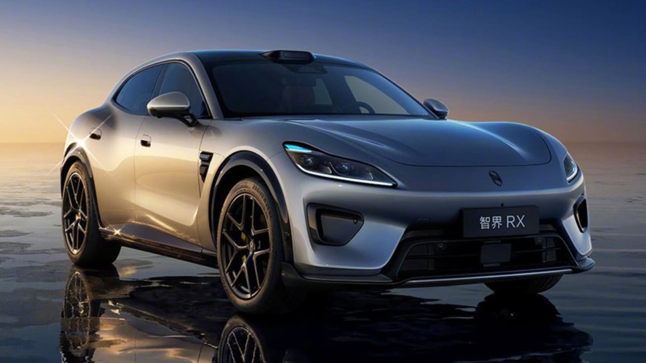 Luxeed RX: 594 CV, 251 km/h e uno stile che ha scatenato la polemica con Ferrari