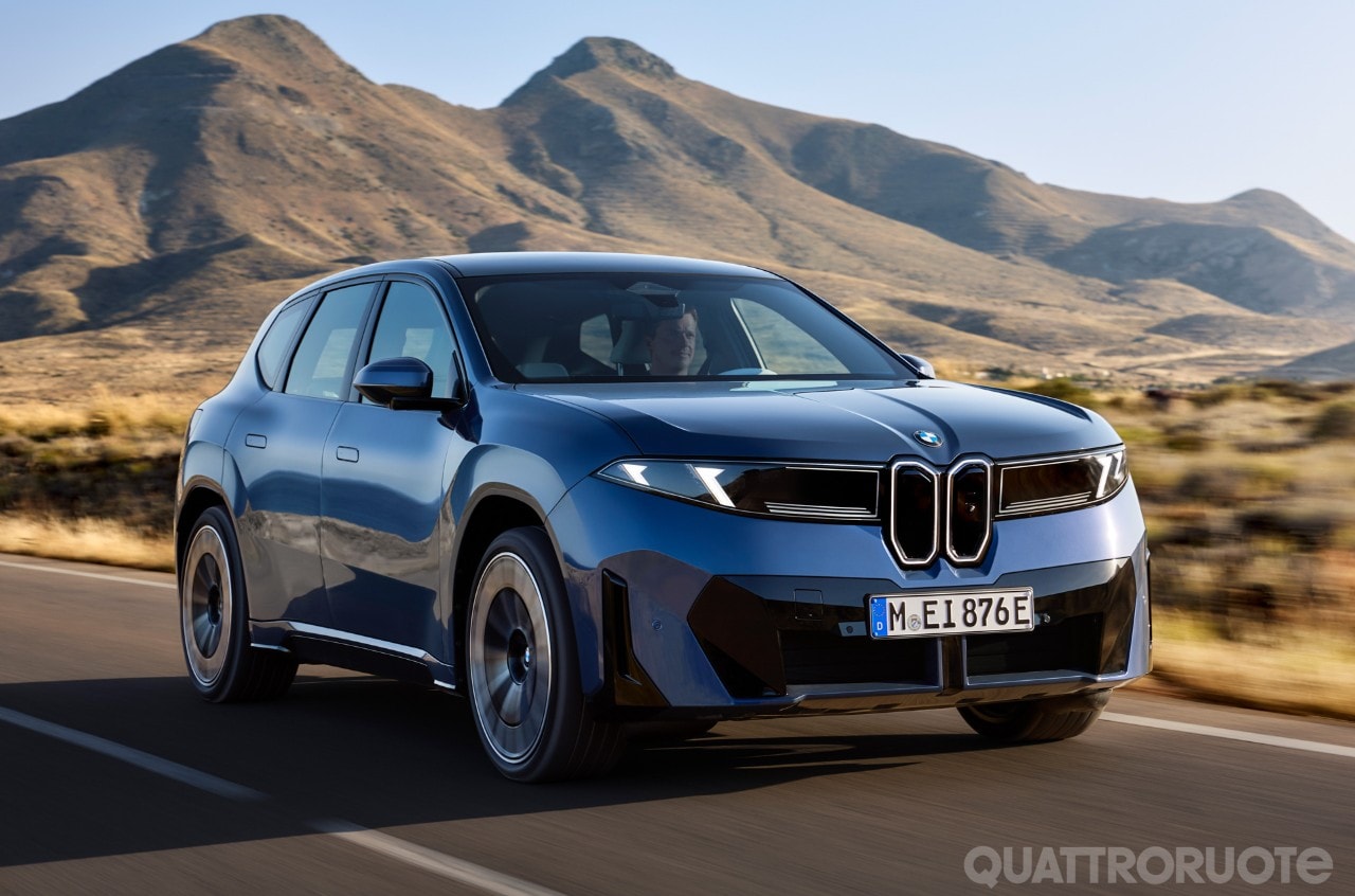 BMW iX3 40, la SUV Neue Klasse diventa più accessibile con la versione da 320 CV e 635 km